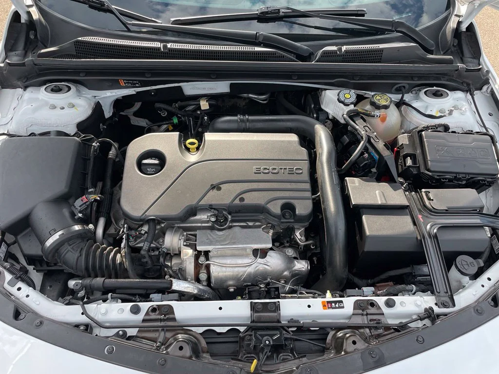 Used 2024 Summit White Chevrolet LT image 30