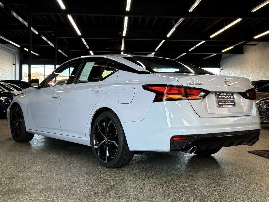 2024 Nissan Altima SR photo 4