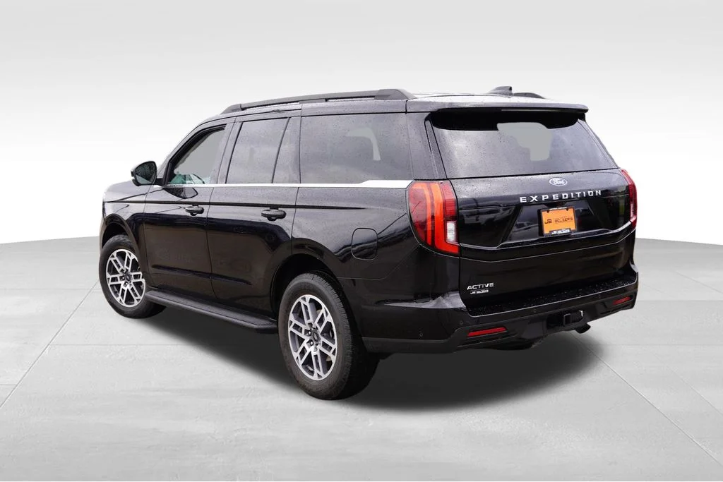 Used 2025 Agate Black Metallic Ford Active image 7