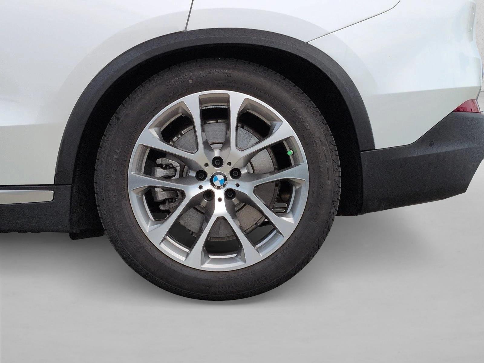 Used 2026 Mineral White Metallic BMW xDrive50e image 26