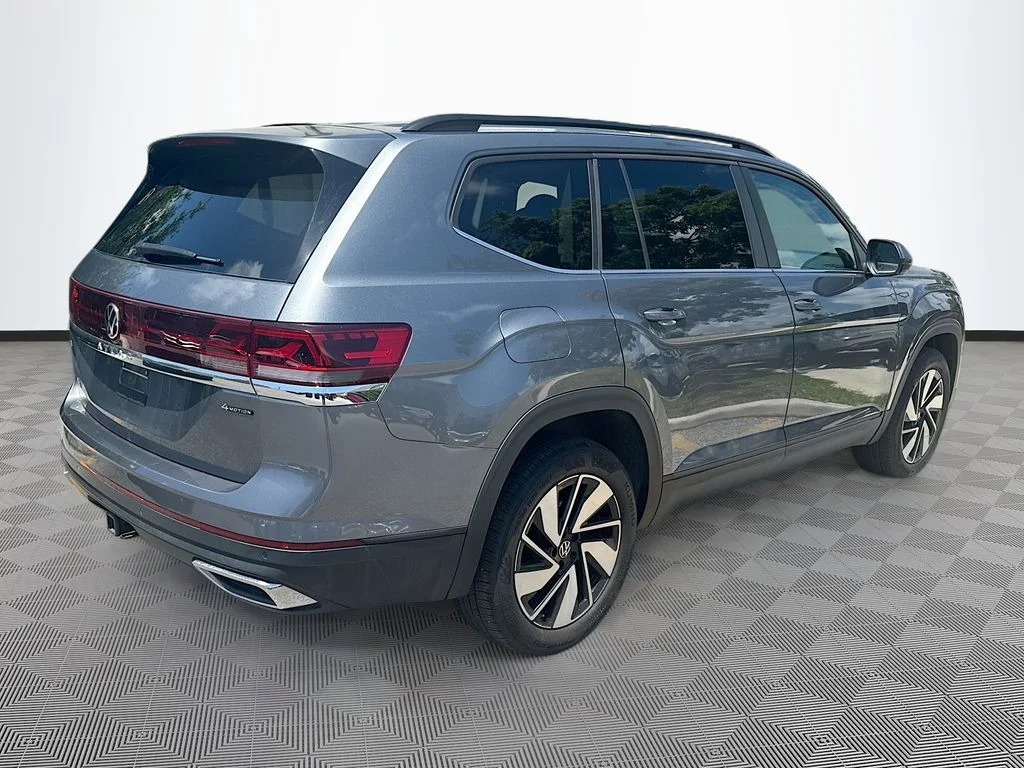 Used 2025  Volkswagen 2.0T SE w/Technology image 6