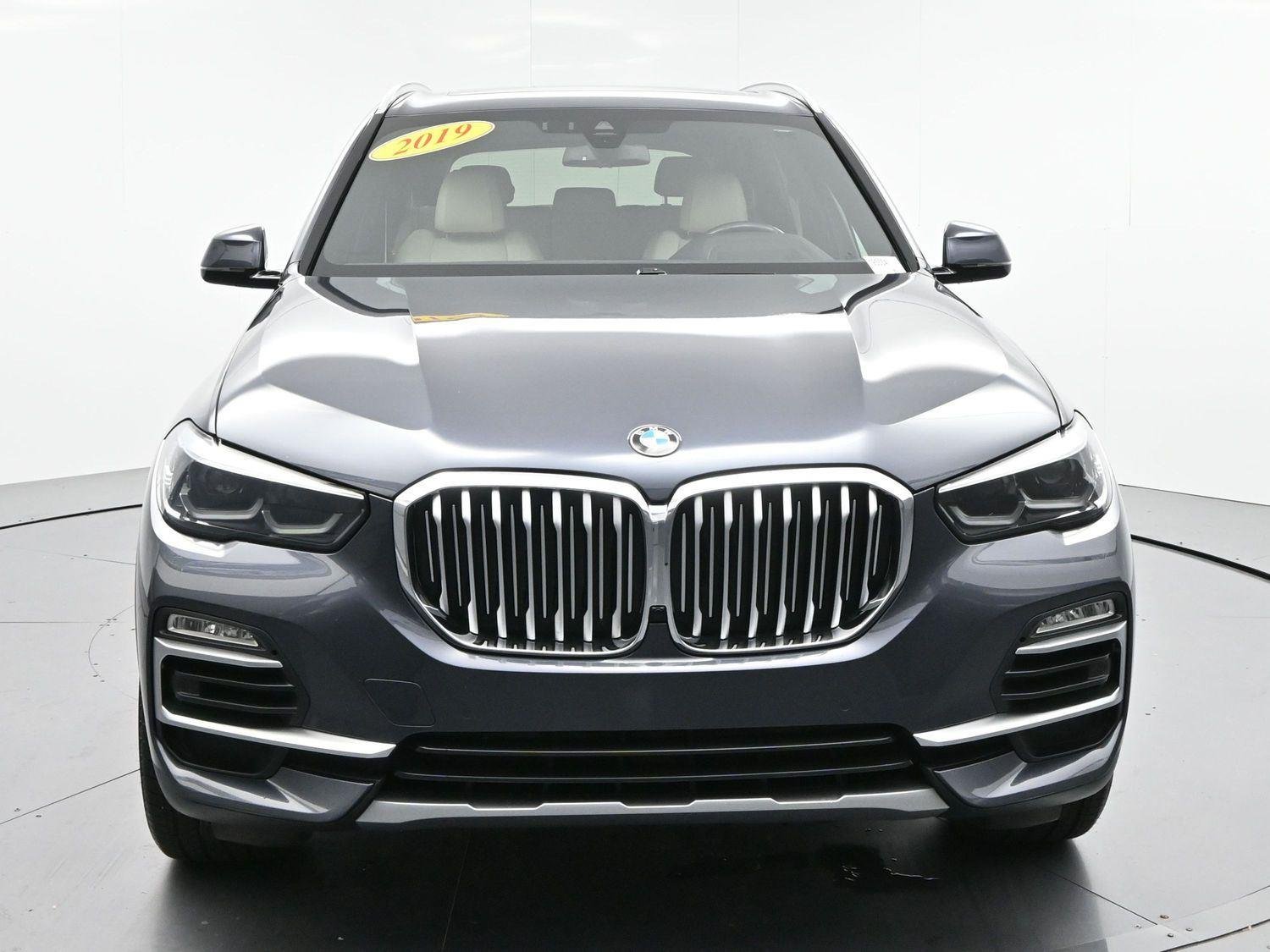 Used 2019 Arctic Gray Metallic BMW xDrive40i image 2