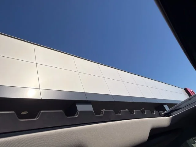 Used 2018 White Nissan SL image 13