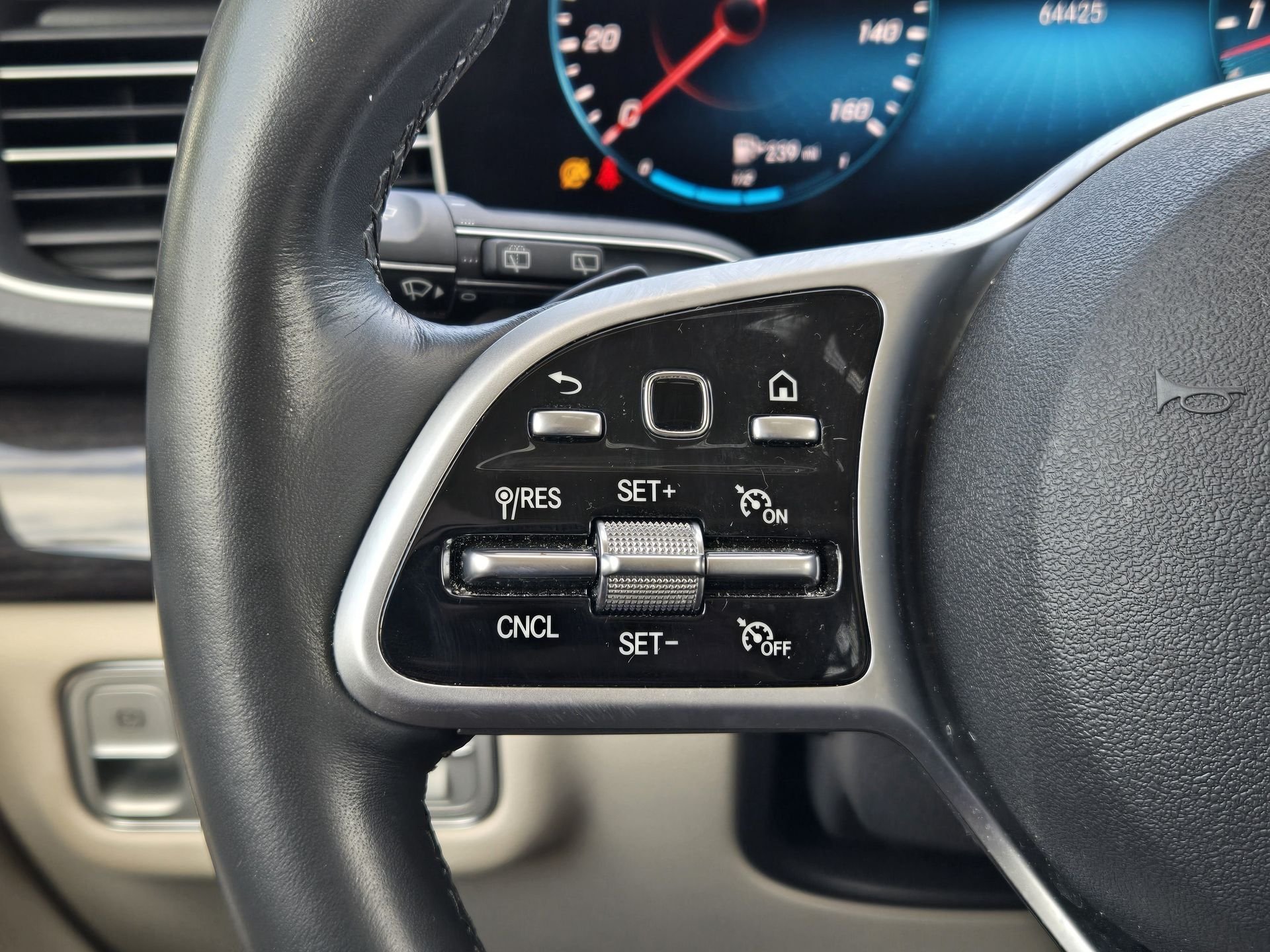 Used 2020 Black Mercedes-Benz GLE 350 image 28