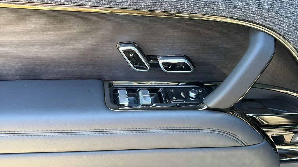 Certified Used 2024 Black Land Rover Dynamic SE image 10