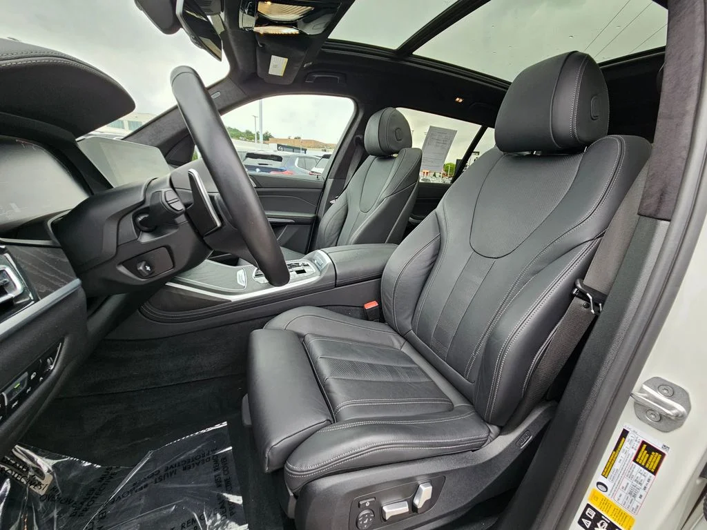 Certified Used 2022 Alpine White BMW xDrive40i image 18