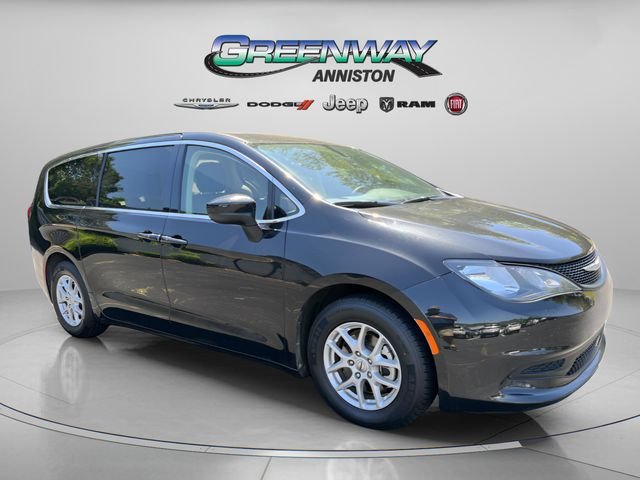 2022 Chrysler Voyager LX's photo
