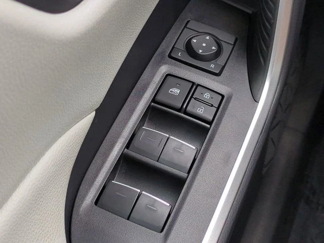Used 2024 Beige Toyota XLE Premium image 21