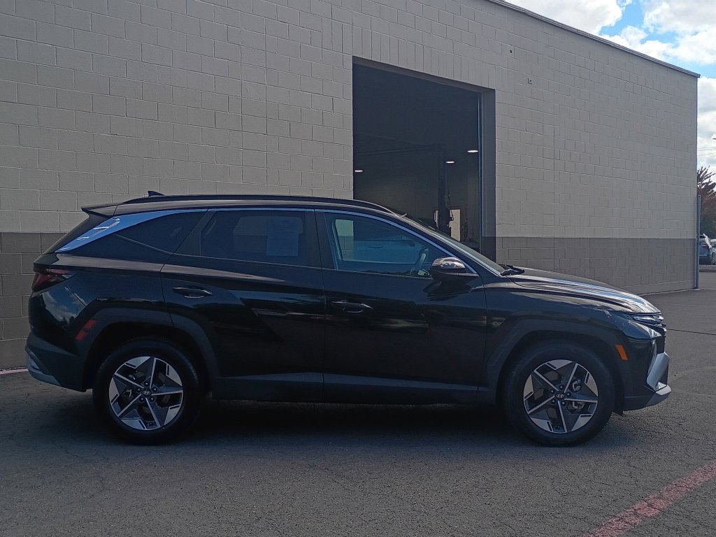 Certified Used 2025 Black Hyundai SEL image 3