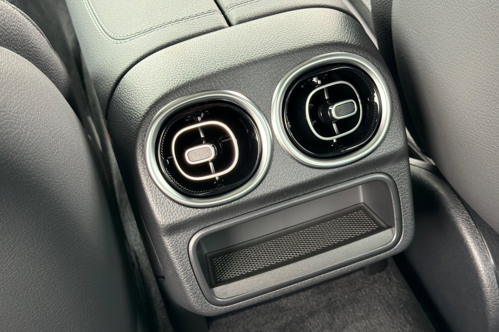 New 2026 MANUFAKTUR Alpine Grey Mercedes-Benz C 300 image 27