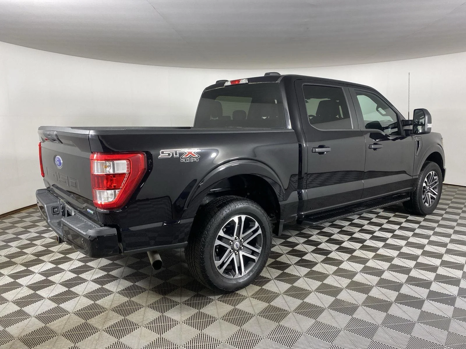 Used 2023 Agate Black Ford XL image 7