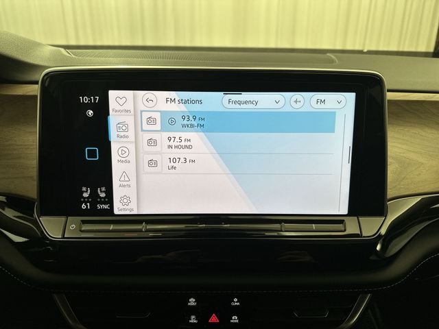 Used 2024  Volkswagen 2.0T SE w/Technology image 16