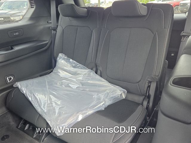New 2026 Bright White Clear-Coat Exterior Paint Jeep Limited image 9