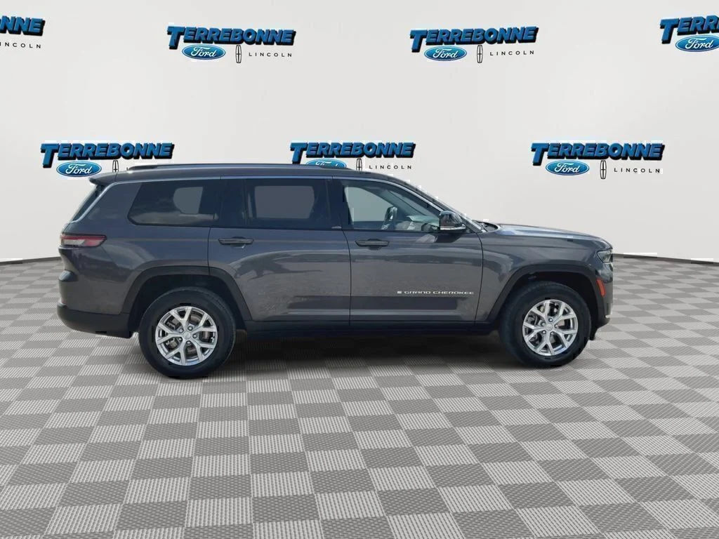 Used 2023 Metallic Jeep Limited image 9