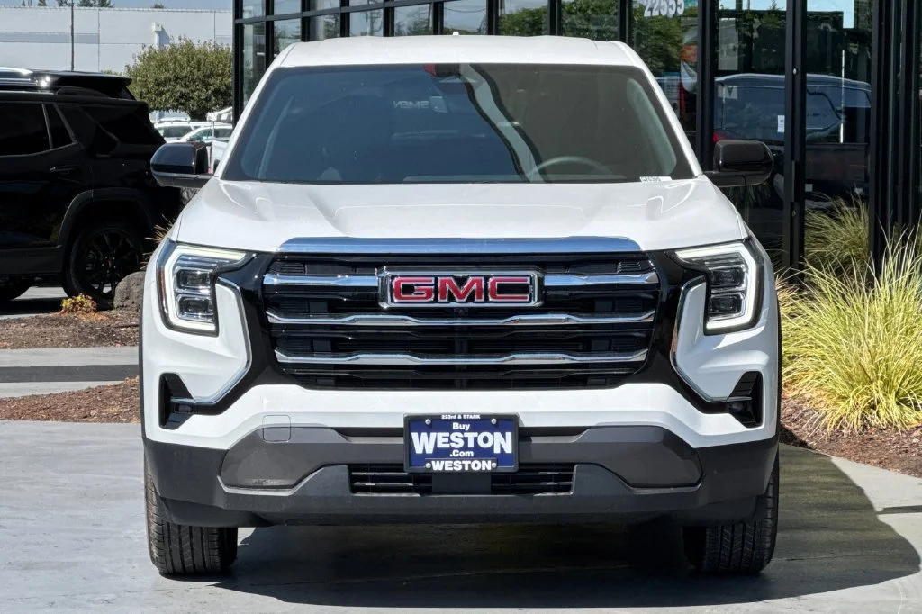 New 2026 Summit White GMC Elevation image 6