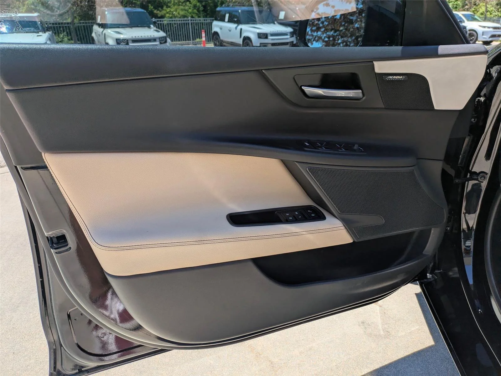 Used 2019 Narvik Black Jaguar 25t Prestige image 26