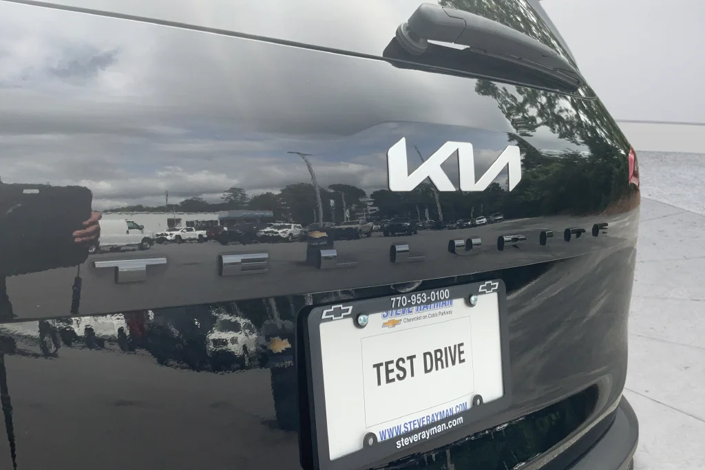 Used 2022 Black Kia EX image 28