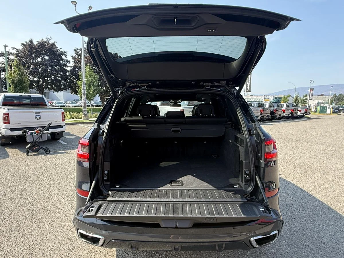 Used 2019 Black BMW xDrive50i Sports Activity Vehicle image 7
