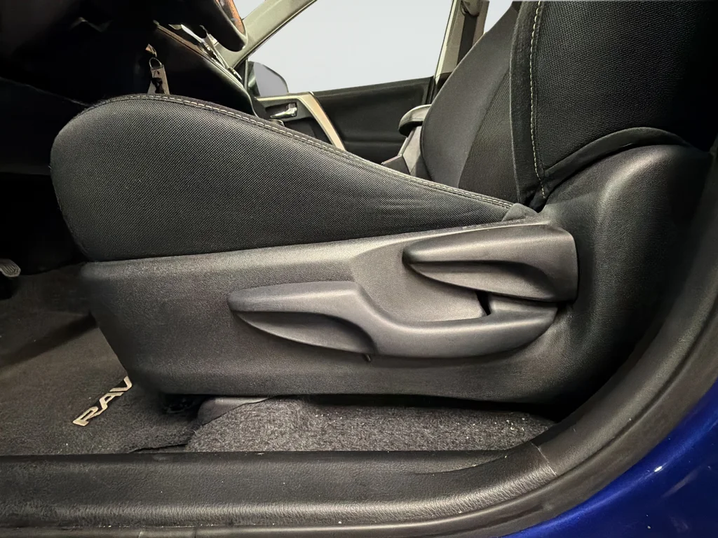 Used 2015 Blue Toyota XLE image 18