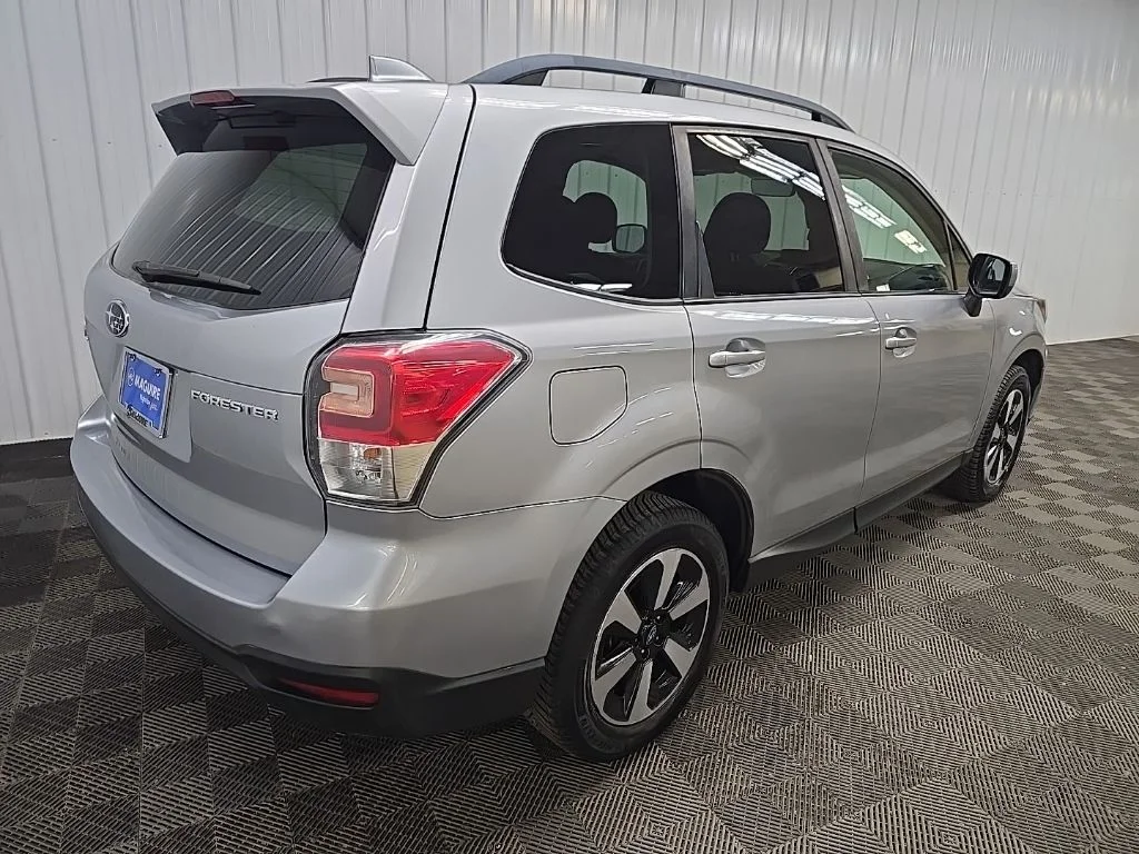 Used 2018 Ice Silver Metallic Subaru 2.5i Premium image 10