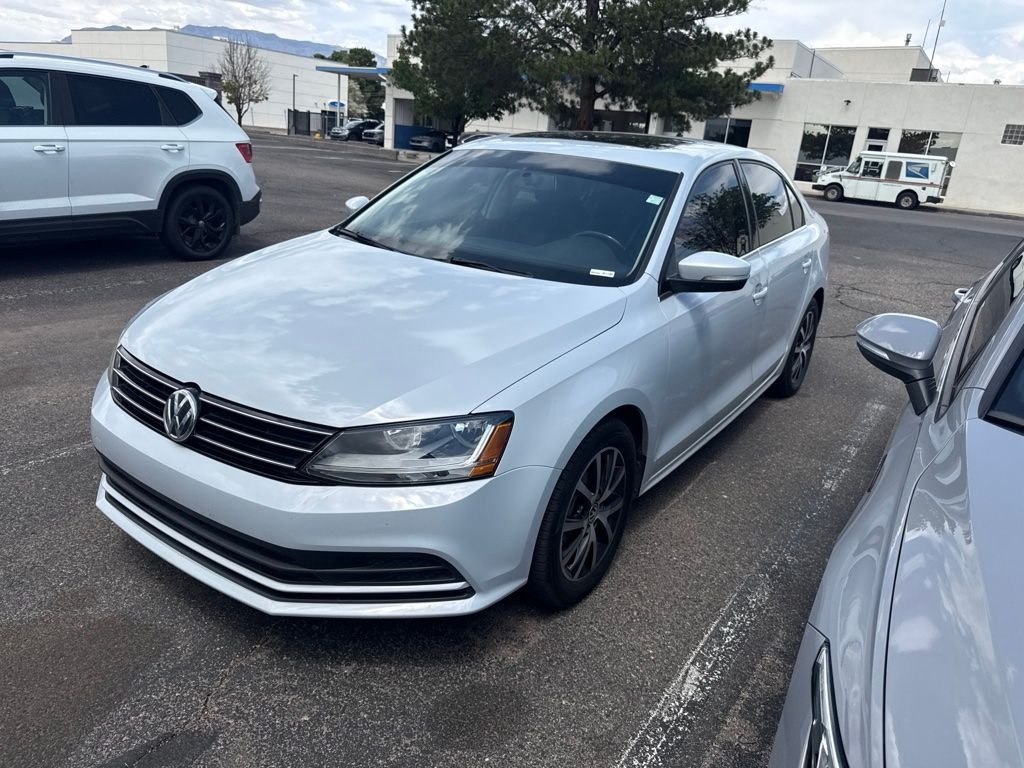 Used 2017  Volkswagen 1.4T SE image 2