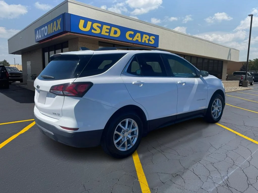 Used 2024 Summit White Chevrolet LT image 5