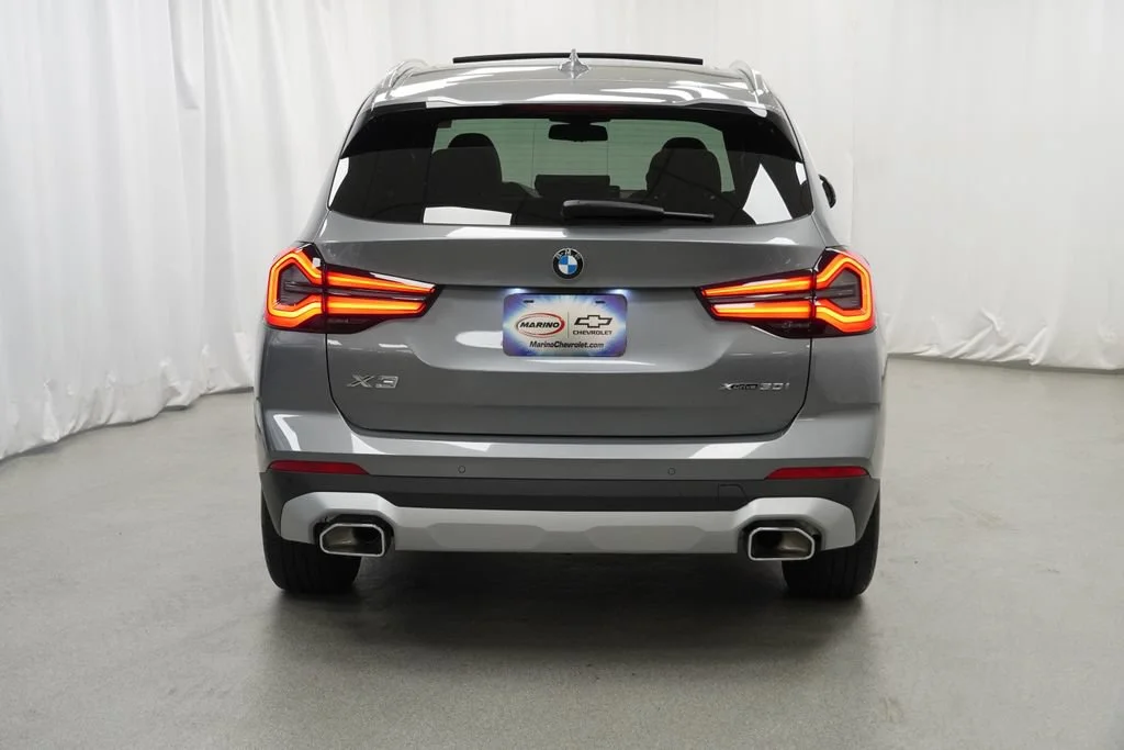 Used 2024 Gray BMW xDrive30i image 38