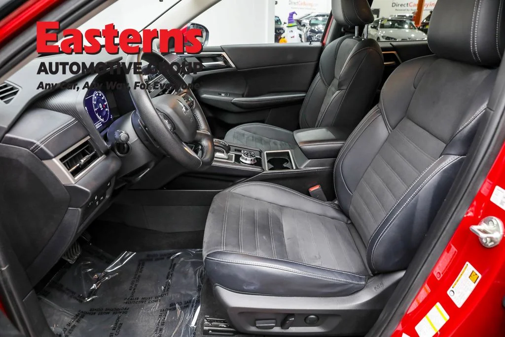 Used 2023 Red Mitsubishi SE image 14