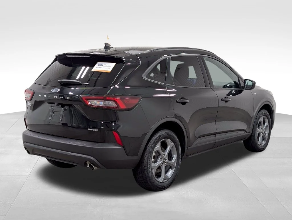 Certified Used 2025 Agate Black Metallic Ford ST-Line Select image 18