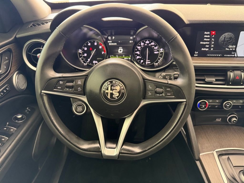 Used 2018 White Alfa Romeo Ti image 17