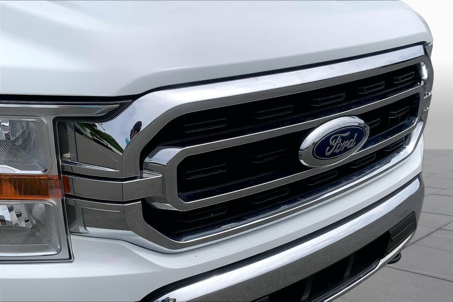 Used 2023 Oxford White Ford XLT image 32