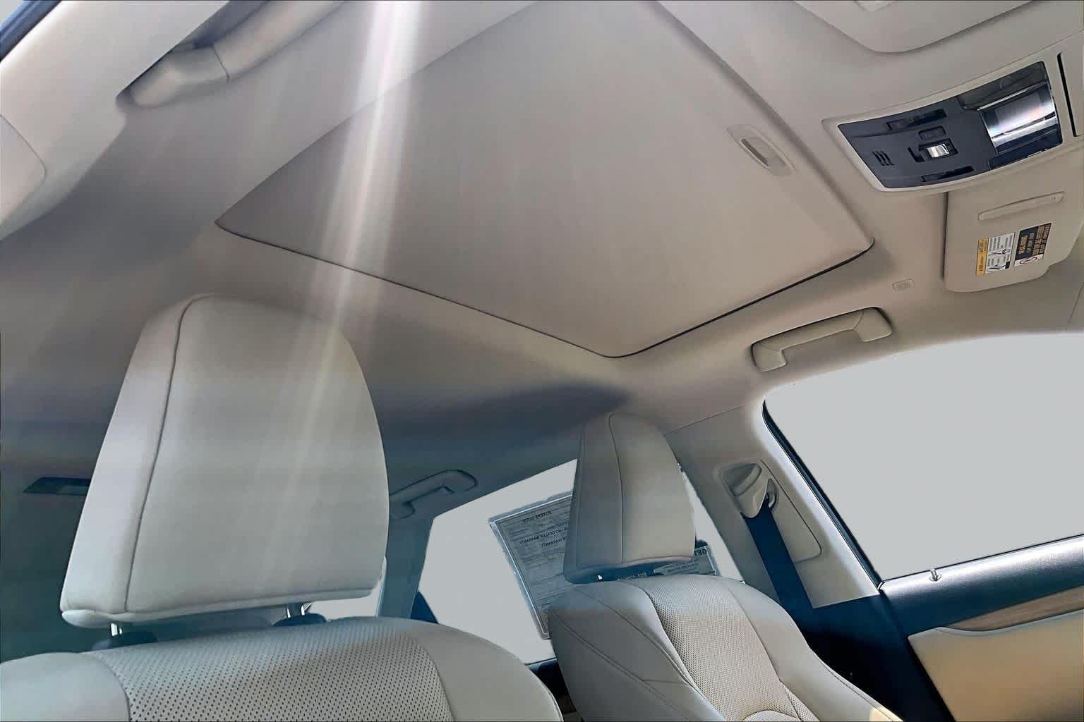 Used 2022 Eminent White Pearl Lexus  image 14