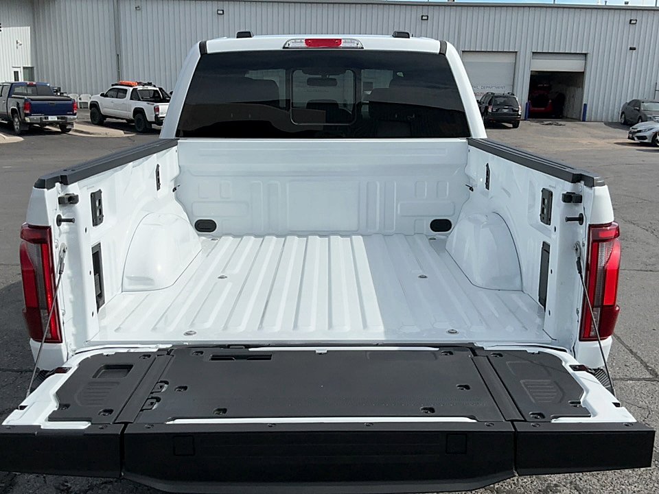 New 2026 Oxford White Ford Tremor image 22