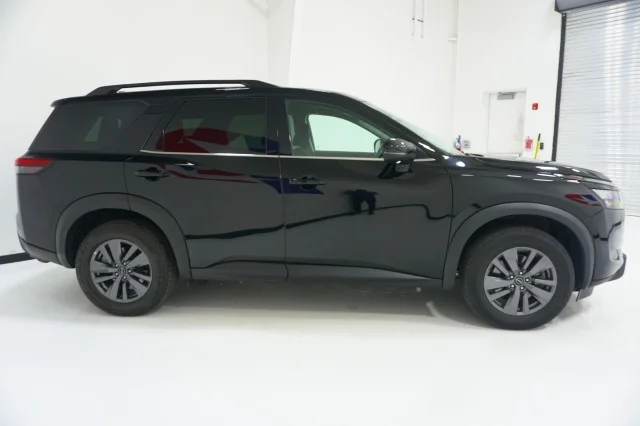 Used 2024 BLACK Nissan SV image 4