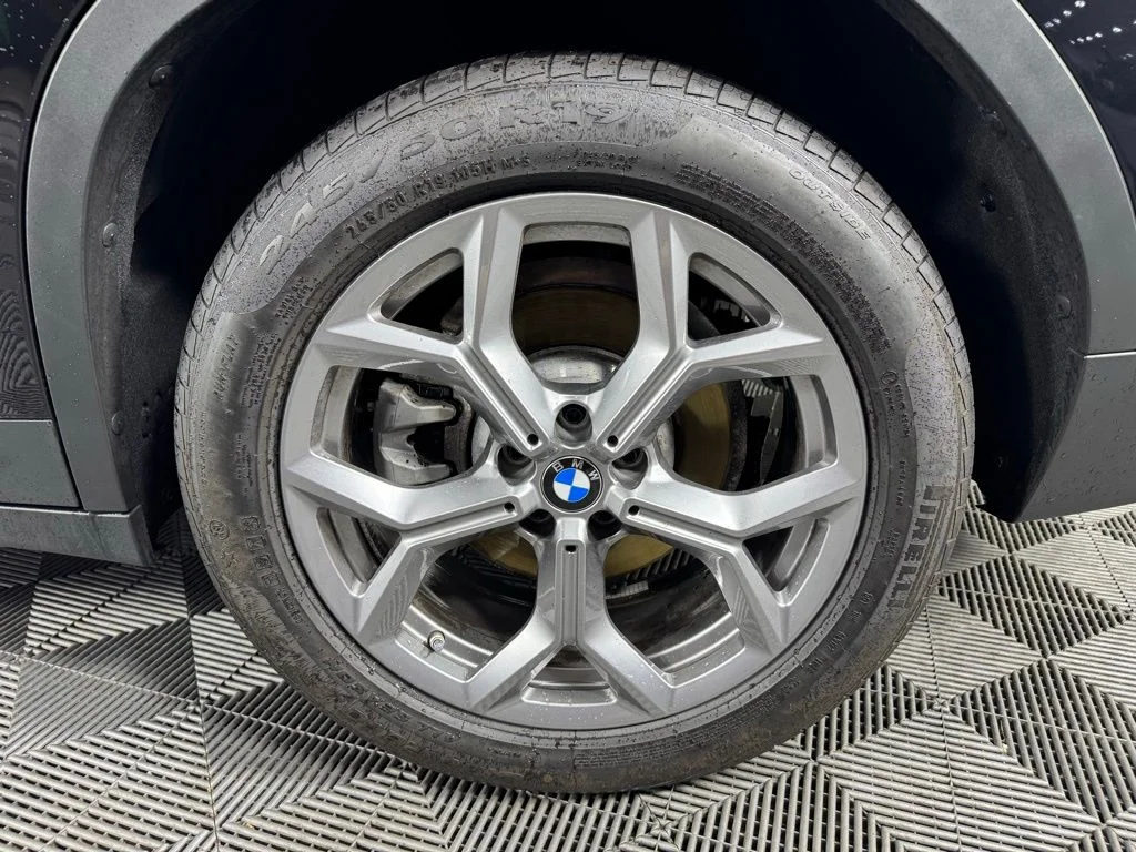 Certified Used 2025 Black Sapphire Metallic BMW xDrive30i image 10
