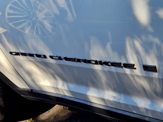 Used 2021 White Jeep Altitude image 11
