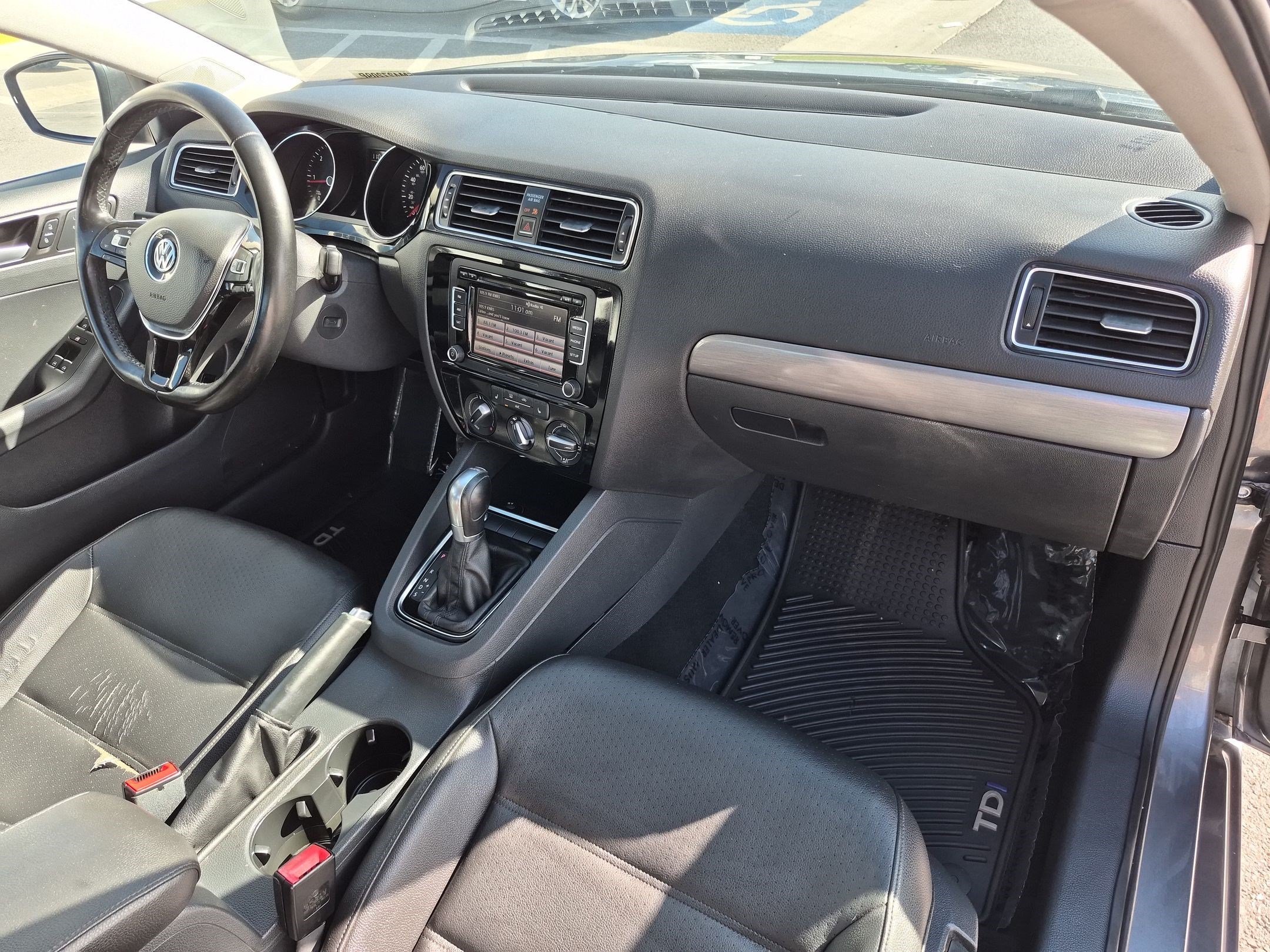 Used 2015 Platinum Gray Metallic Volkswagen 2.0L TDI SE w/Connectivity image 31