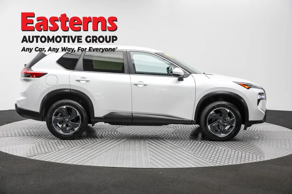 Used 2024 White Nissan SV image 4