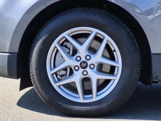 Used 2024 Gray Ford SEL image 17