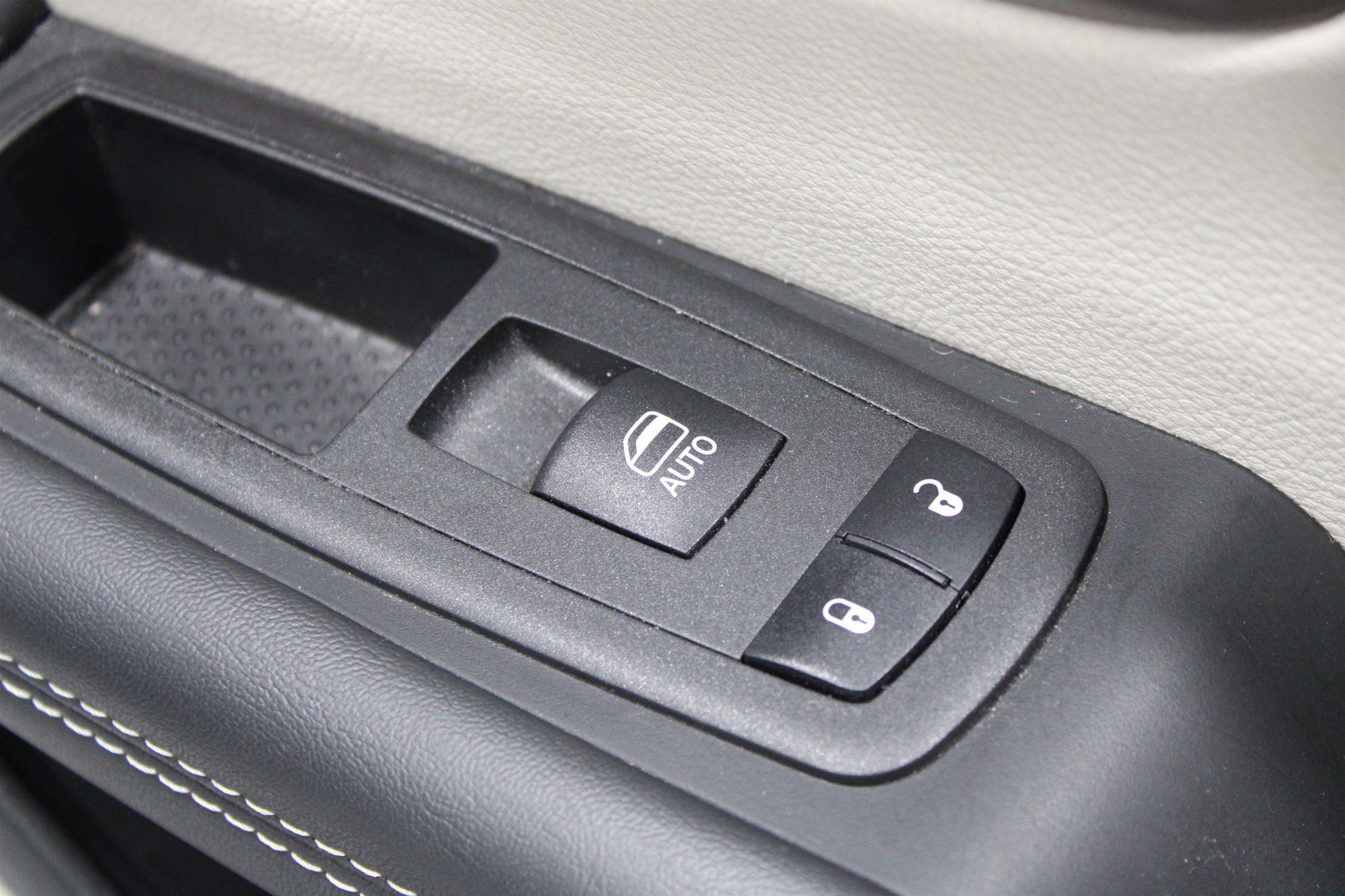 Used 2024 Bright White Clearcoat Chrysler LX image 28