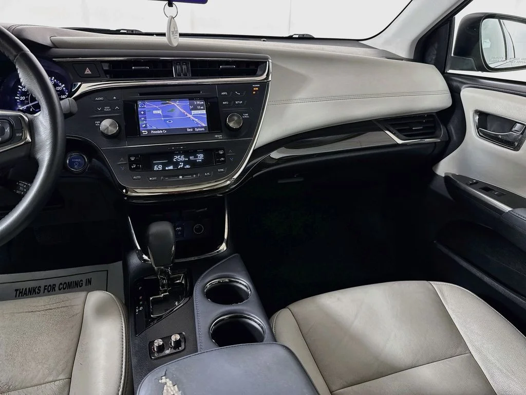 Used 2013 Red Toyota XLE Touring image 29