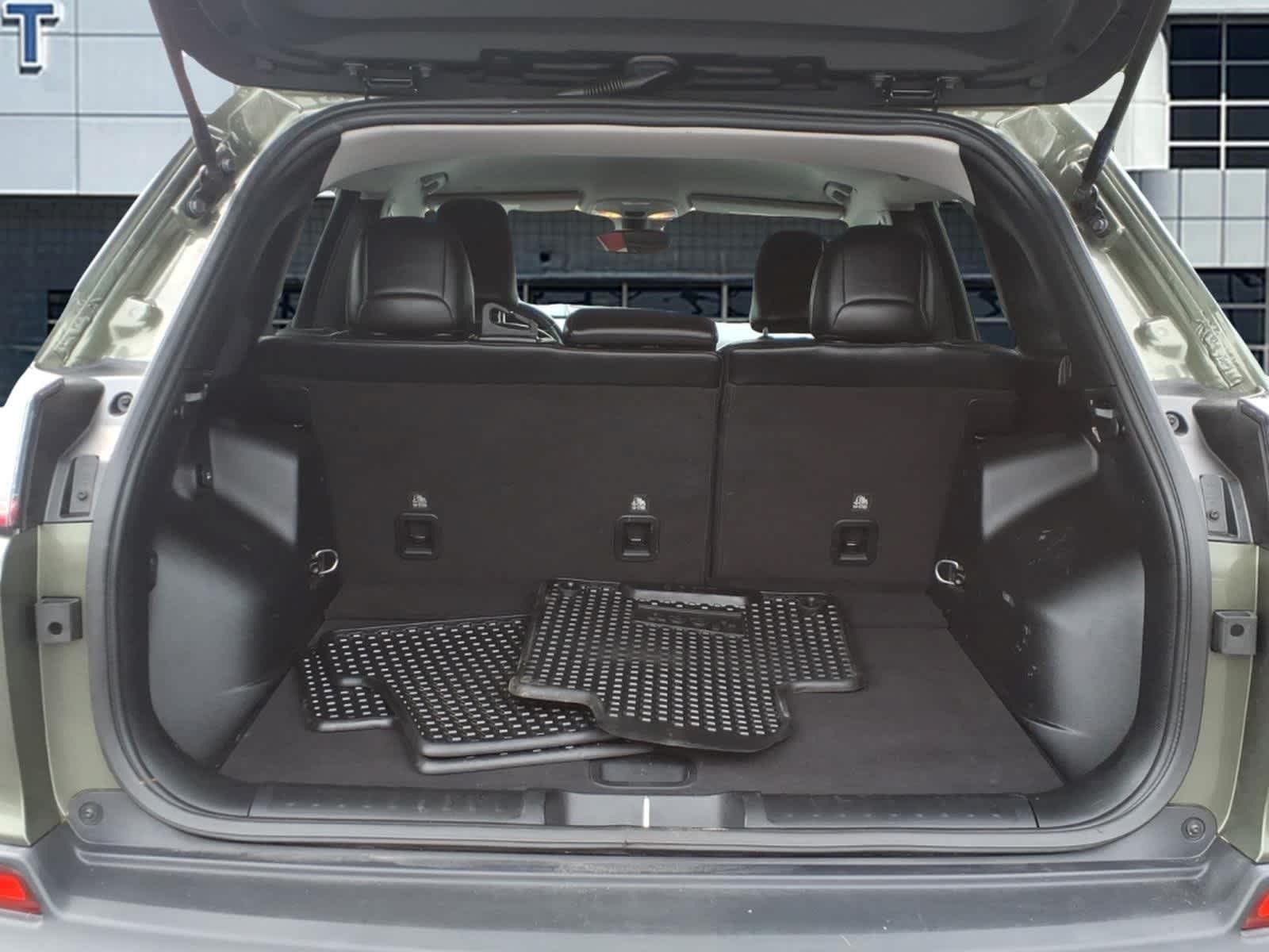 Used 2021 Olive Green Pearlcoat Jeep Trailhawk image 6