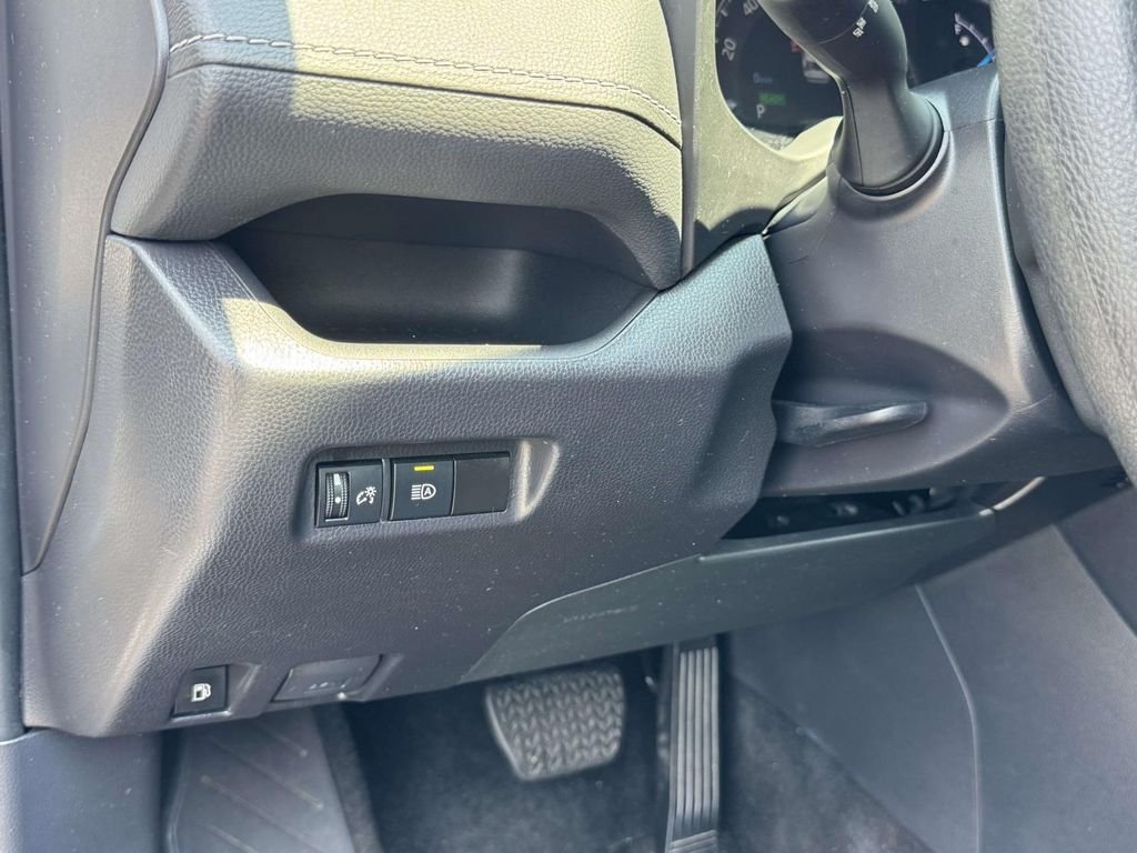 Used 2025 Silver Toyota XLE image 9