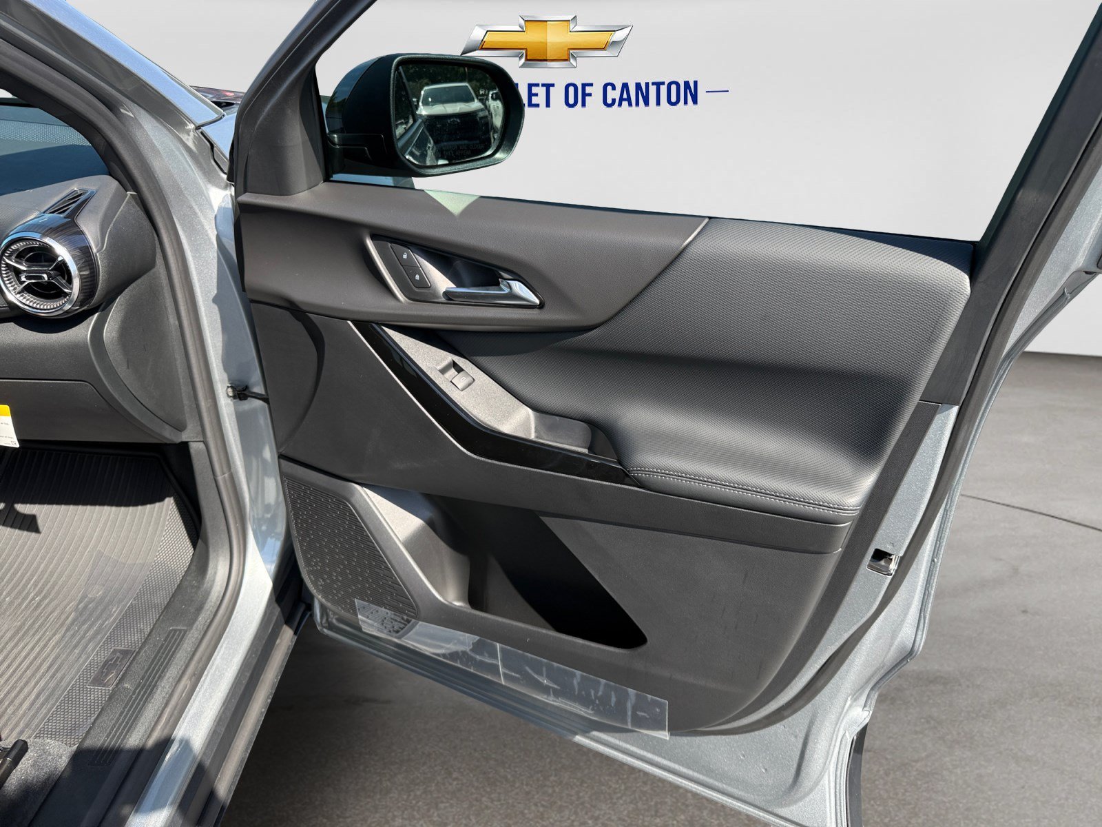 2026 Chevrolet Equinox LT - Photo 14