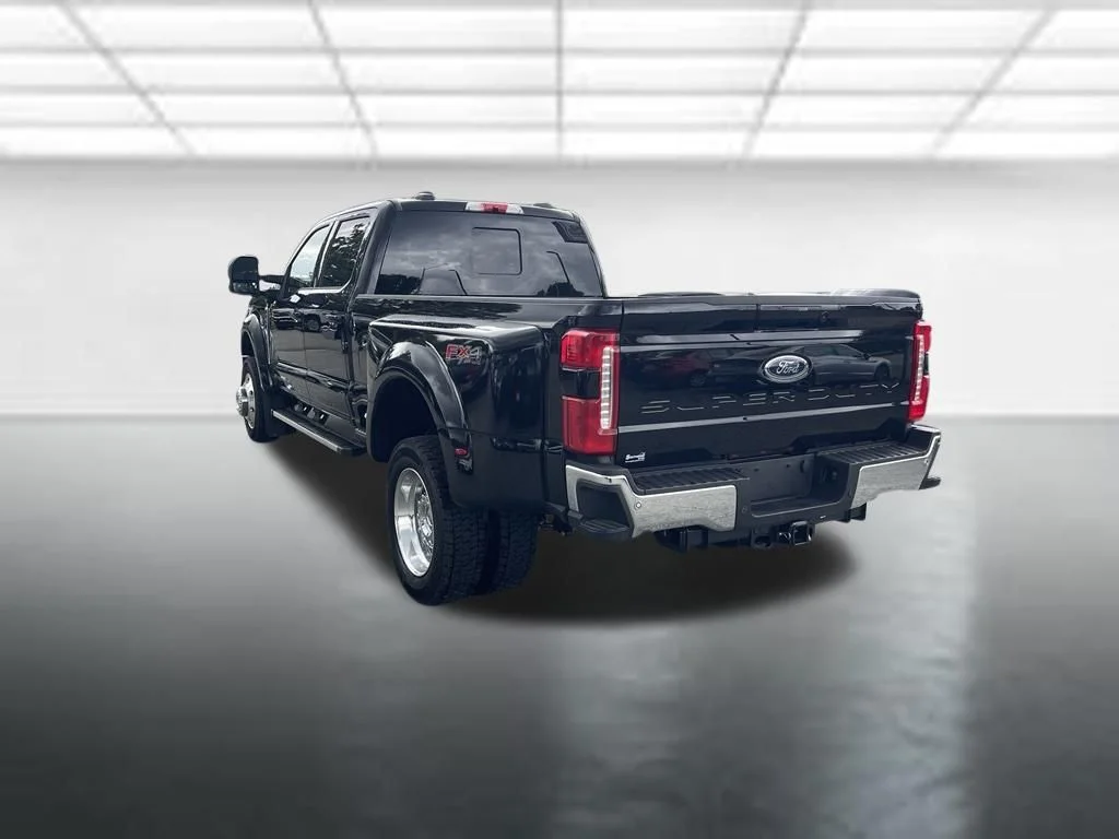Used 2026 Agate Black Metallic Ford XLT image 3
