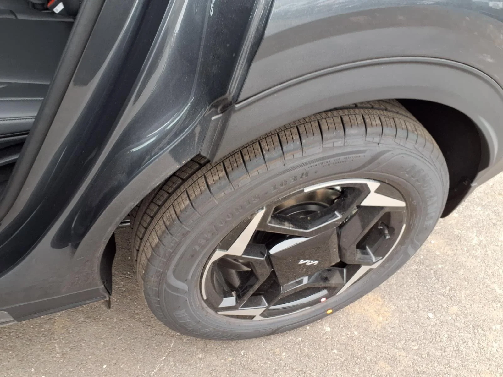 New 2027 Wolf Gray Kia EX image 13
