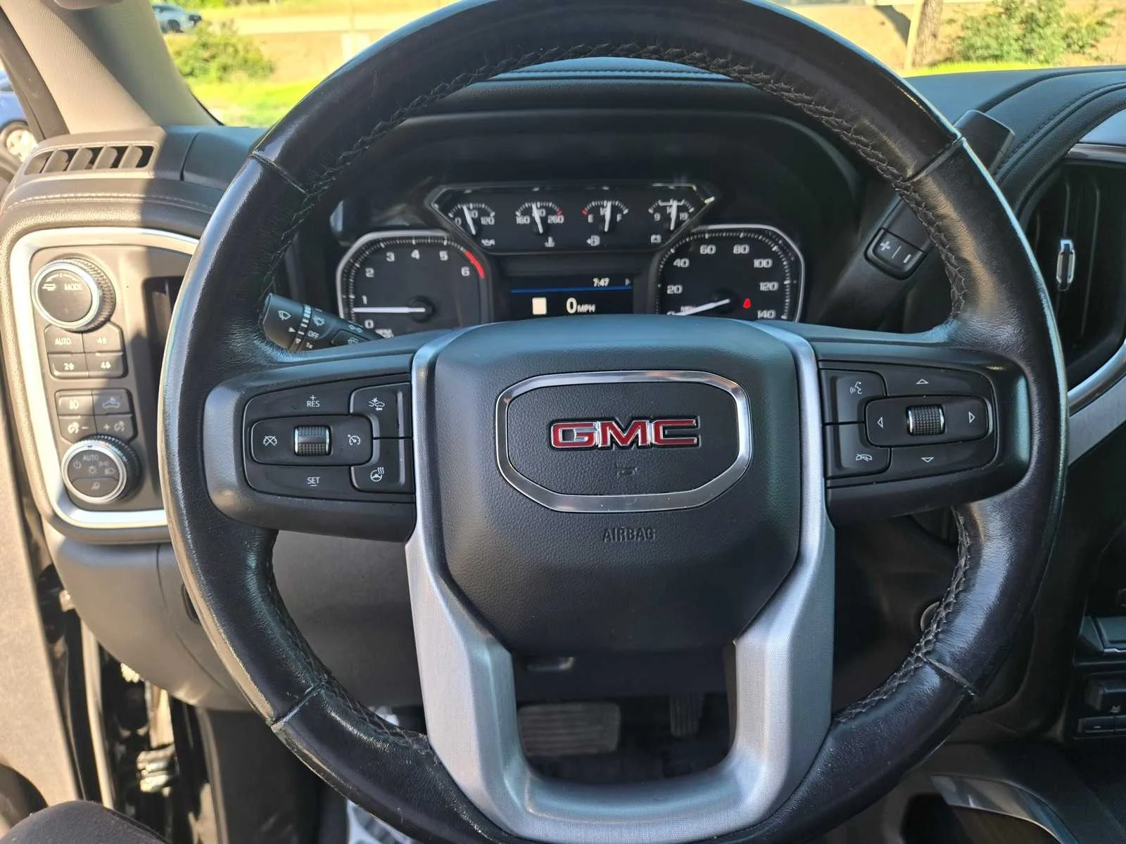 Used 2022 Onyx Black GMC SLT image 25