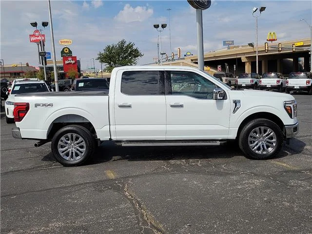 Used 2025 Star White Metallic Tri-Coat Ford Lariat 4x4 SuperCrew Cab 5.5 ft. box 145 in. WB image 4
