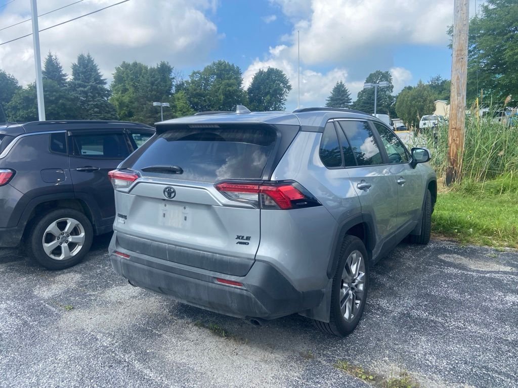 Used 2025 Silver Sky Metallic Toyota XLE Premium image 5
