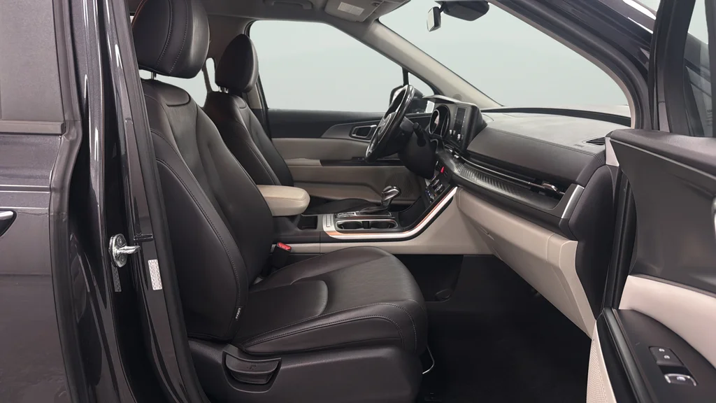 Used 2023 Gray Kia LX Seat Package image 11